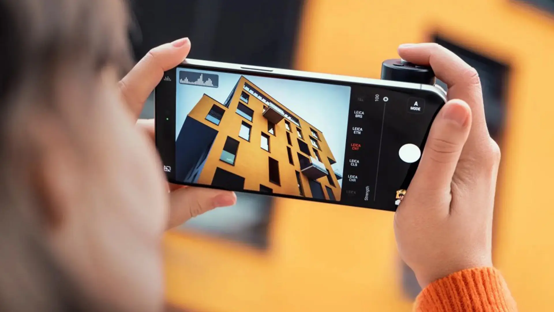 Leica Lux Grip: Το νέο αξεσουάρ που κάνει το iPhone σου επαγγελματική κάμερα!