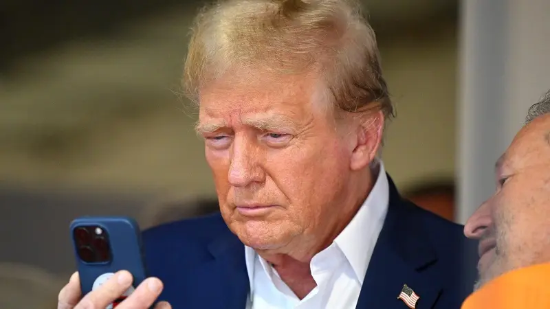 iPhone: Το speech-to-text αλλάζει τη λέξη “racist“ σε “Trump“