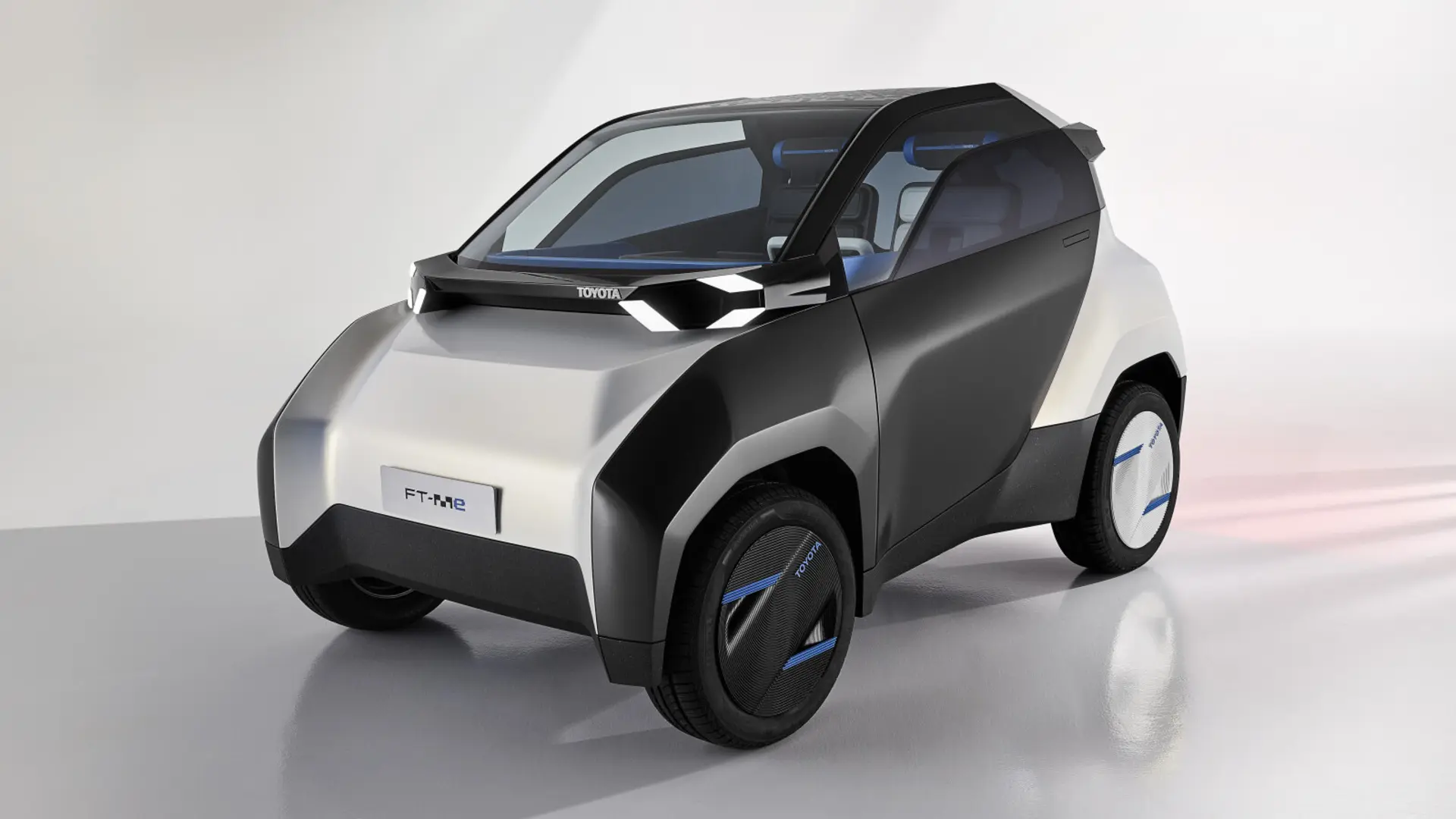 Η Toyota αποκαλύπτει το μικρότερό της ηλεκτρικό με ηλιακά πάνελ