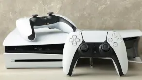 PS5 και Xbox Series X|S: Ποιες κονσόλες ξεπέρασαν ή υστερούν σε πωλήσεις μετά από 52 μήνες;