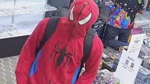 Ο… “Spider-Man“ συνελήφθη για κλοπή καρτών Pokémon αξίας $10.000!