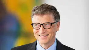 Bill Gates: Η τεχνητή νοημοσύνη μπορεί να αντικαταστήσει γιατρούς και δασκάλους μέσα στην επόμενη δεκαετία