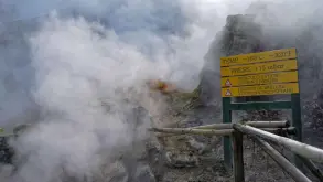 Campi Flegrei: Η απειλή που σιγοβράζει κάτω από την πόλη της Νάπολης