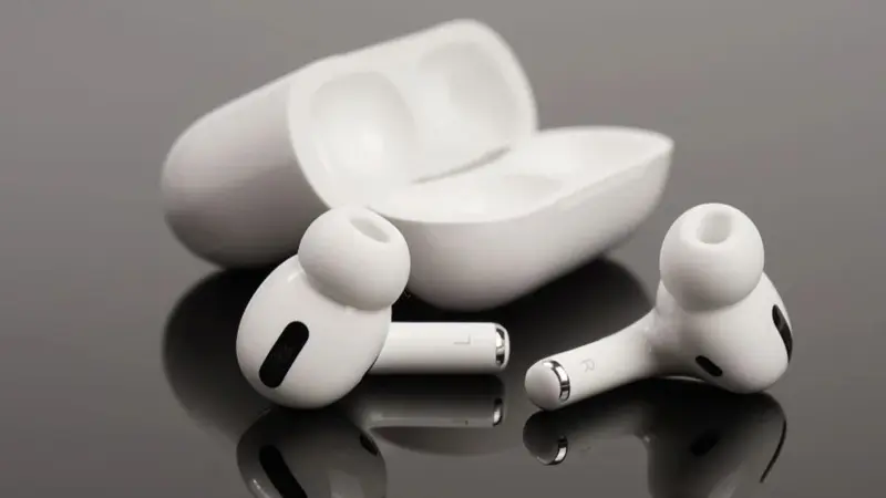 Apple AirPods: Αυτές είναι οι νέες δυνατότητες που τα αναβαθμίζουν
