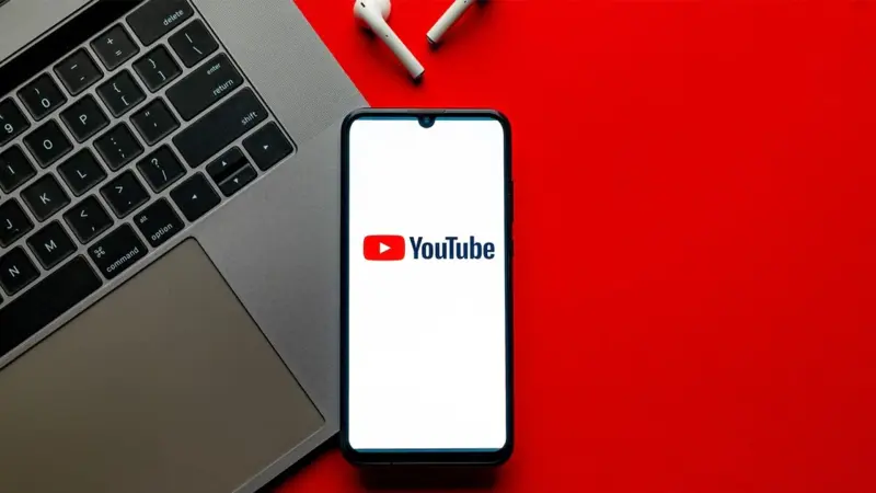 Αν έχετε θέμα με το YouTube στο κινητό σας, δεν είστε οι μόνοι - Τι πρέπει να κάνετε