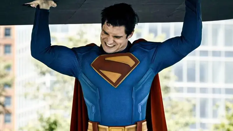 David Corenswet: Η στολή του Superman ήταν “στενή” γιατί είχε γίνει…τούμπανο!