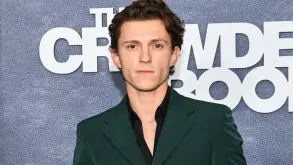 Η Amazon θέλει τον Tom Holland στον ρόλο του James Bond