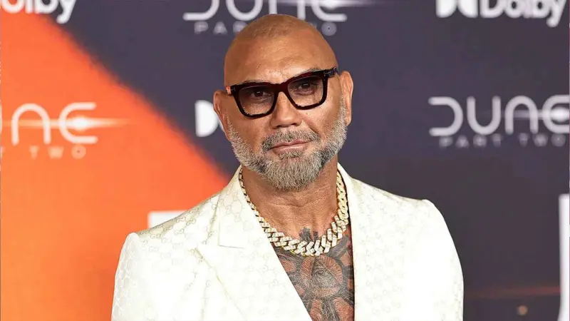 Ο Dave Bautista παραμένει σε απίστευτη φόρμα στα 56 του
