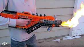 Πραγματικό φλογοβόλο, κατασκευασμένο με Lego