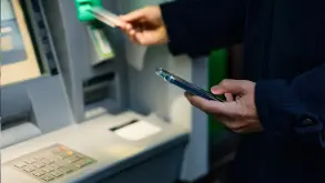 Χάκερς βάζουν κρυφή συσκευή σε δίκτυο ΑΤΜ - Ένα πρωτοφανές σενάριο κυβερνοεπίθεσης