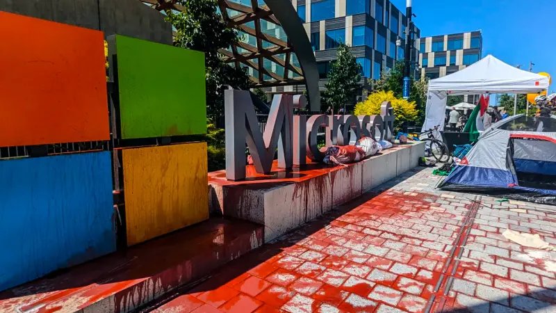 Η Microsoft απολύει εργαζόμενους που διαμαρτύρωνται για την Παλαιστίνη