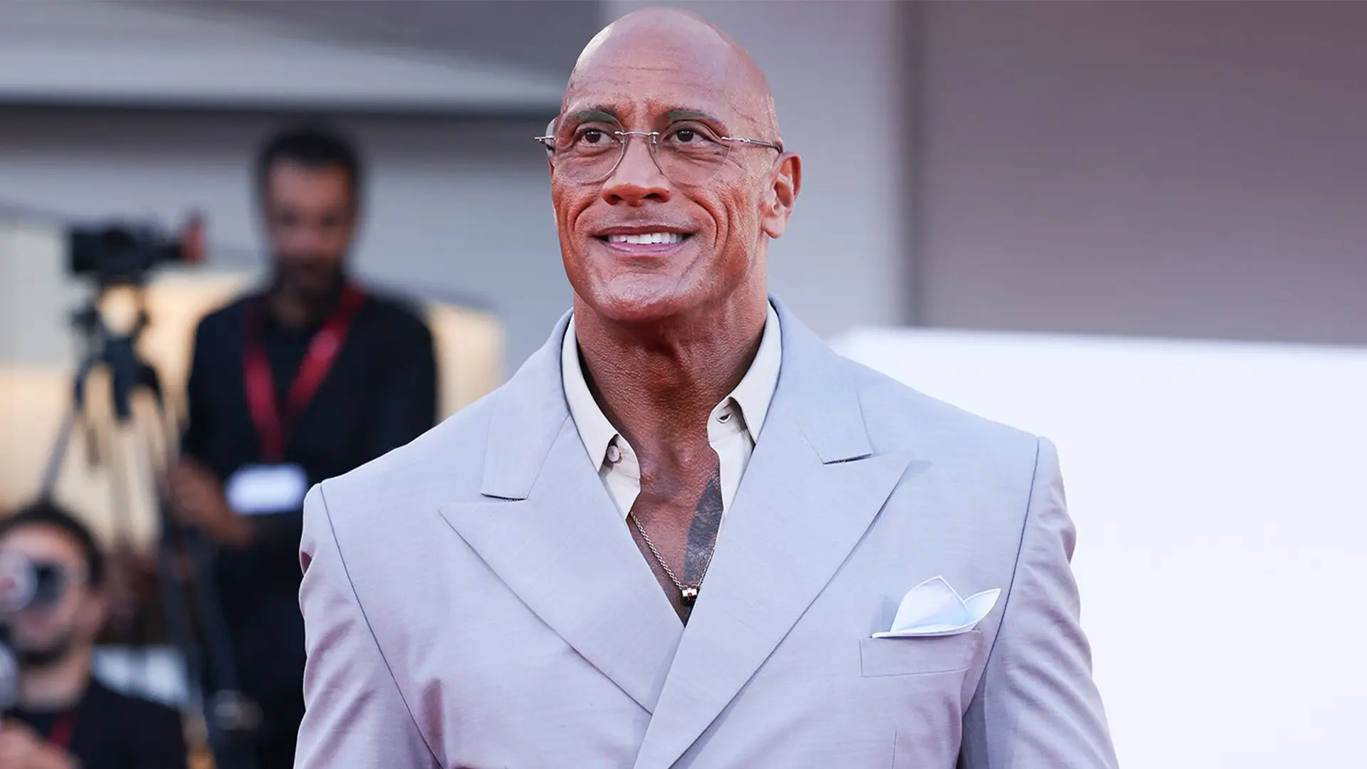 Η αδυνατισμένη εικόνα του Dwayne Johnson στη Βενετία γίνεται viral και προκαλεί ανησυχία στους fans