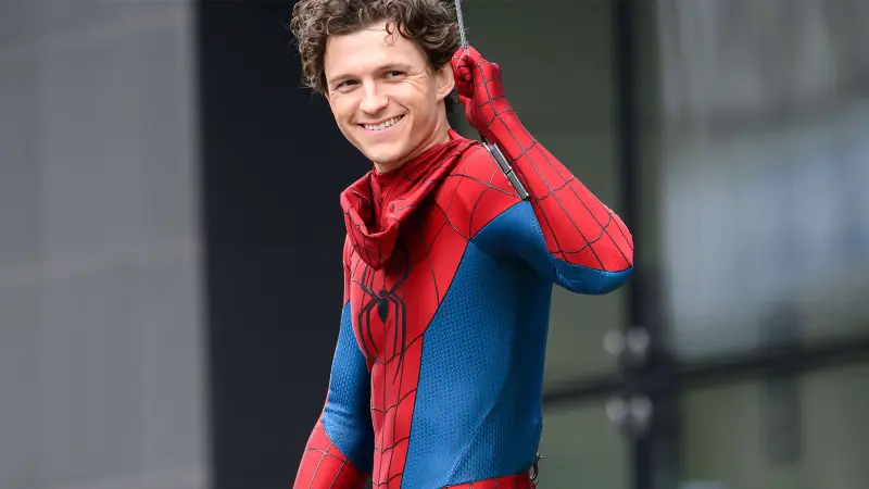O Tom Holland διαβάζει τα σχόλια των fans για να χτίσει το νέο Spider-Man