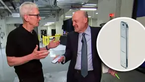 “Είναι σα να κρατάς το μέλλον στα χέρια σου” λέει ο Tim Cook για το iPhone Air – “Η μπαταρία του είναι εξαιρετική”