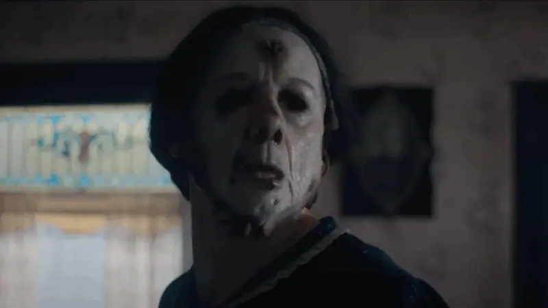 Monster: The Ed Gein Story: Το επίσημο trailer δείχνει τον Charlie Hunnam πιο σκοτεινό από ποτέ