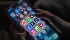 Η Νέα Υόρκη μηνύει τα social media για χάρη των παιδιών