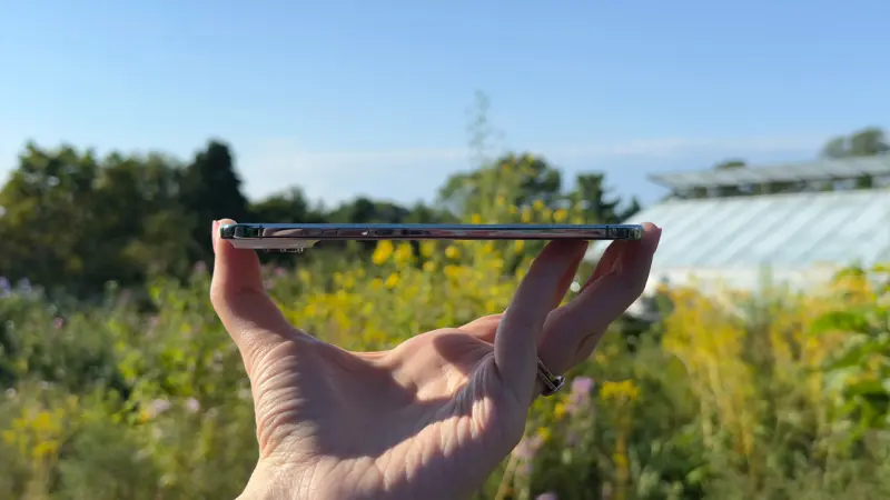 Το iPhone Air “προσγειώθηκε” απότομα – η Apple κόβει την παραγωγή κατά 80%