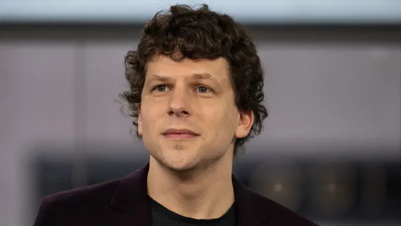 Ο Jesse Eisenberg θα δωρίσει το νεφρό του σε έναν άγνωστο
