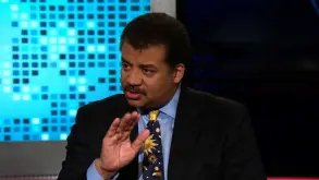 Ο Neil DeGrasse Tyson στο στόχαστρο των deepfakes: Η αλήθεια πίσω από τα βίντεο για την επίπεδη Γη