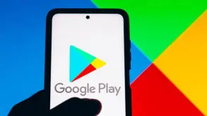 Το Google Play θα “καρφώνει” τις εφαρμογές που εξαντλούν τη μπαταρία σας