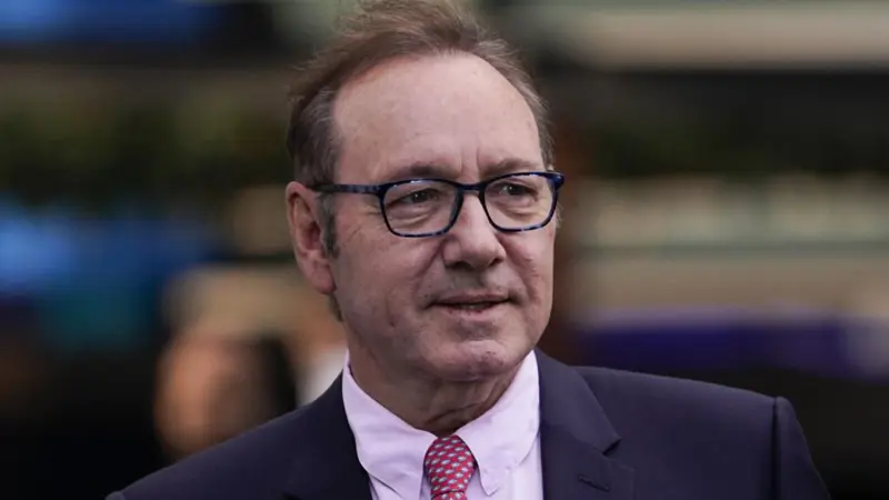 Ο Kevin Spacey παραδέχεται ότι δεν έχει σπίτι και ζει σε Airbnb