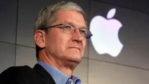 Ο Tim Cook τελικά δεν πάει πουθενά