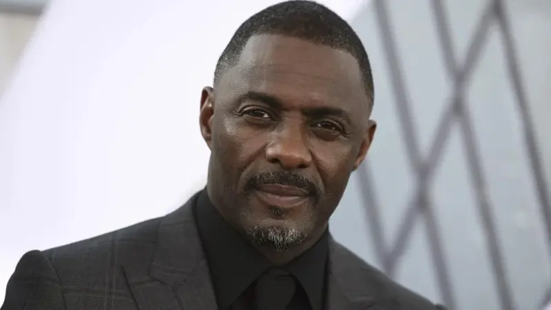 Ο Idris Elba έγινε Sir από τον βασιλιά Κάρολο