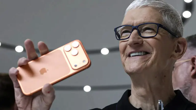 Η Apple στην κορυφή αποστολών smartphone για το 2025 – Η Samsung στην 2η θέση