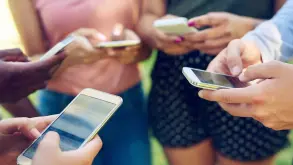 Οι ομαδικές συνομιλίες στο WhatsApp γίνονται πιο πρακτικές από ποτέ