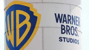 Χάος στη Warner Bros. Discovery μετά τη στροφή προς την Paramount