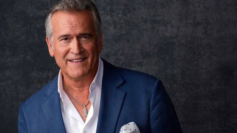 Ο Bruce Campbell μιλά ανοιχτά για τη διάγνωση καρκίνου και καθησυχάζει τους θαυμαστές του