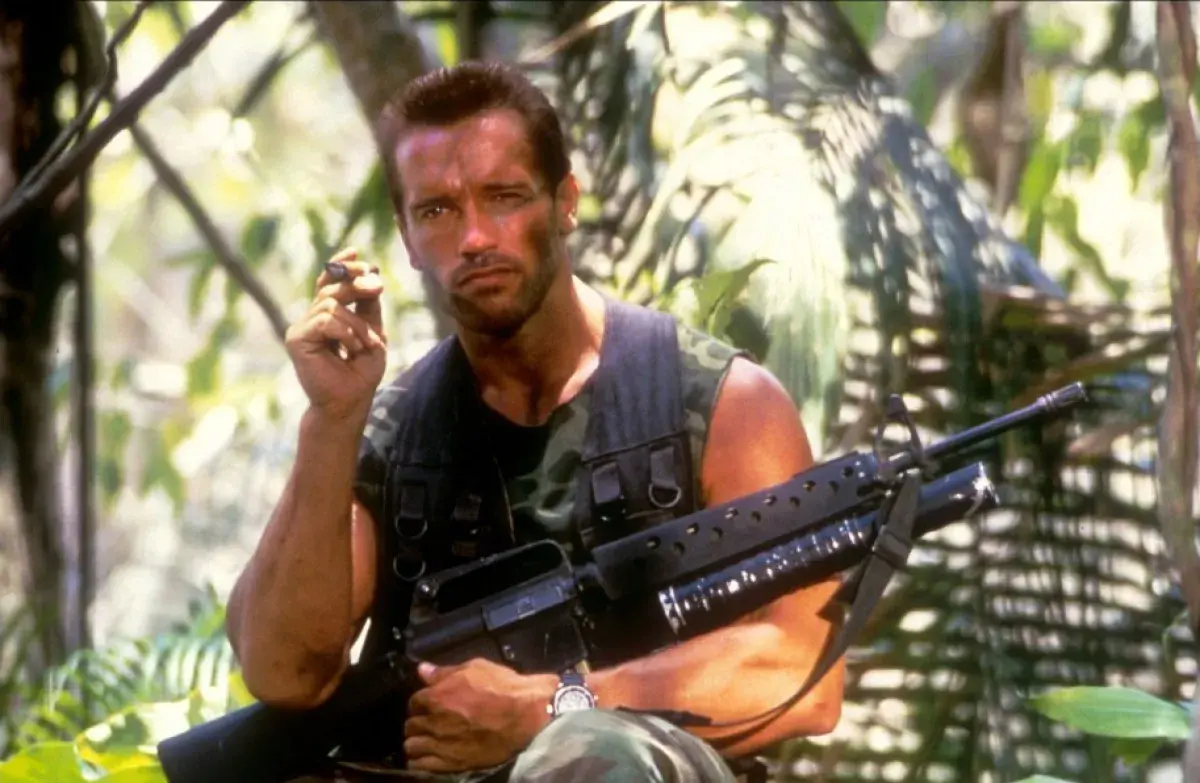 Ο Arnold Schwarzenegger συζητά την επιστροφή του στο επόμενο Predator