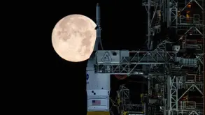 Artemis II: Δείτε τις εντυπωσιακές νέες εικόνες της Σελήνης από το Orion