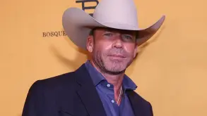 Ο Taylor Sheridan σκηνοθετεί ταινία για μία από τις πιο σημαντικές μάχες που σημάδεψαν το Τέξας