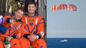 Artemis II: Το πλήρωμα της NASA επέστρεψε στη Γη μετά το ταξίδι που έγραψε ιστορία – Δείτε βίντεο και φωτογραφίες