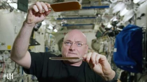 Ο Scott Kelly γιορτάζει την 300η μέρα του στο διάστημα
