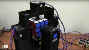 Ρομπότ λύνει τον κύβο του Rubik σε ένα δευτερόλεπτο