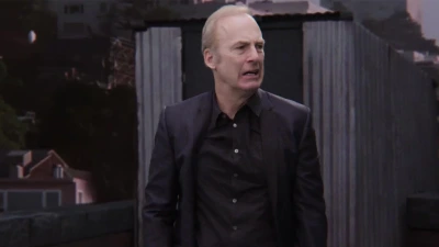 Ο Bob Odenkirk αναβιώνει την εμβληματική σκηνή από το The Room
