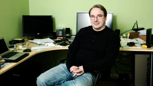 Linus Torvalds: Ο πατέρας του Linux τοποθετήθηκε για την ΑΙ στον προγραμματισμό και η απάντηση του «άναψε φωτιές»!