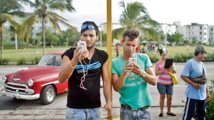 Πολιτικά φίλτρα στα μηνύματα μεταξύ πολιτών στην Κούβα
