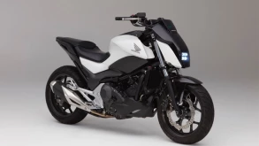 Η Honda αποκαλύπτει μοτοσυκλέτα που ισορροπεί μόνη της