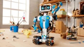 Το LEGO Boost προσθέτει τον προγραμματισμό στα διάσημα τουβλάκια