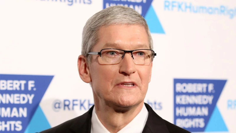 Μείωση αποδοχών για τον Tim Cook