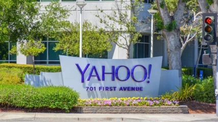 Η Yahoo μετονομάζεται σε Altaba και αποχωρεί η CEO