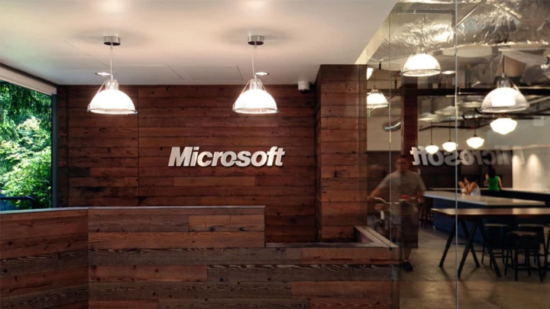 18.000 άτομα εκτός Microsoft