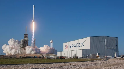 Η SpaceX γράφει ιστορία με την εκτόξευση και προσγείωση επαναχρησιμοποιημένου πυραύλου