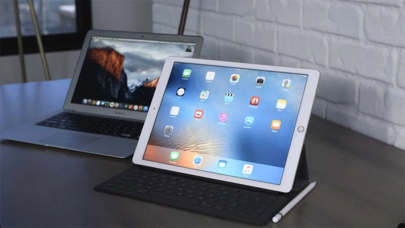 Η Apple πούλησε λιγότερα iPads και η αγορά των tablets συρρικνώνεται