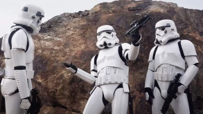 Πώς ζητάς το αυτόγραφο του Vader όταν είσαι Stormtrooper;