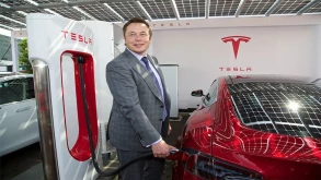 Elon Musk: Όλοι οι σταθμοί φόρτισης Tesla θα γίνουν ηλιακοί