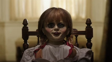 Το νέο trailer του Annabelle 2 ζωντανεύει την εφιαλτική κούκλα